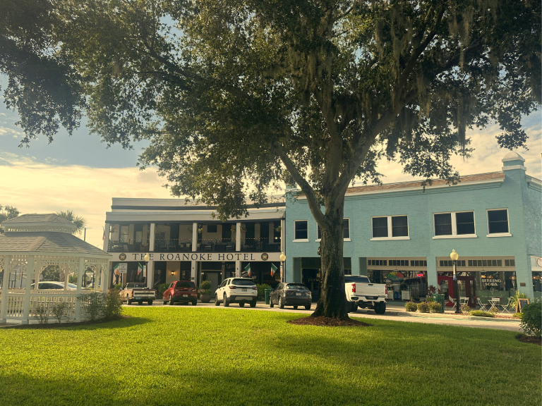 Vintage Vibes: A Self-Guided Walking Tour of Historic Downtown Sebring